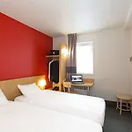 Metz Aux Arches 酒店 2*