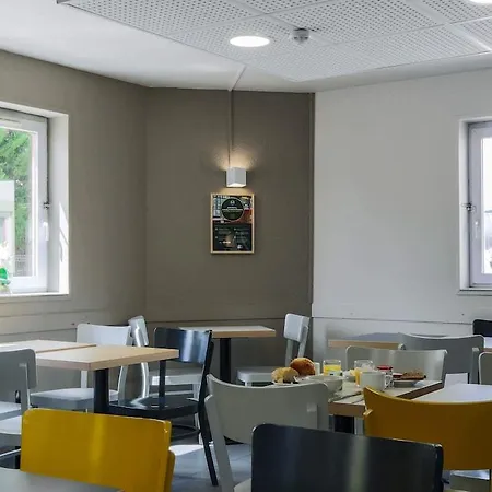 Metz Aux Arches Hotel 2*