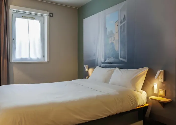 Отель Metz Aux Arches