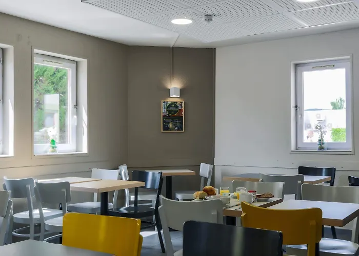 Metz Aux Arches Hotel 2*