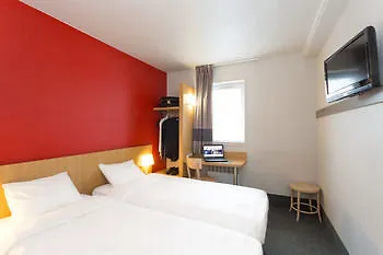 Metz Aux Arches Hotel 2*